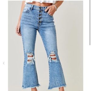 JENNIFER CROP DISTRESSED DENIM JEANS
